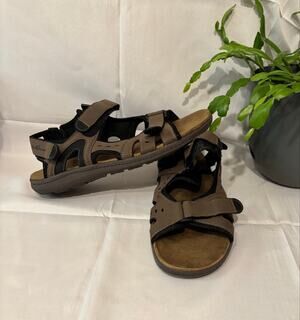 Men’s Eddie Bauer Waldport II Brown Leather Adjustable Outdoor Sandals, size 13